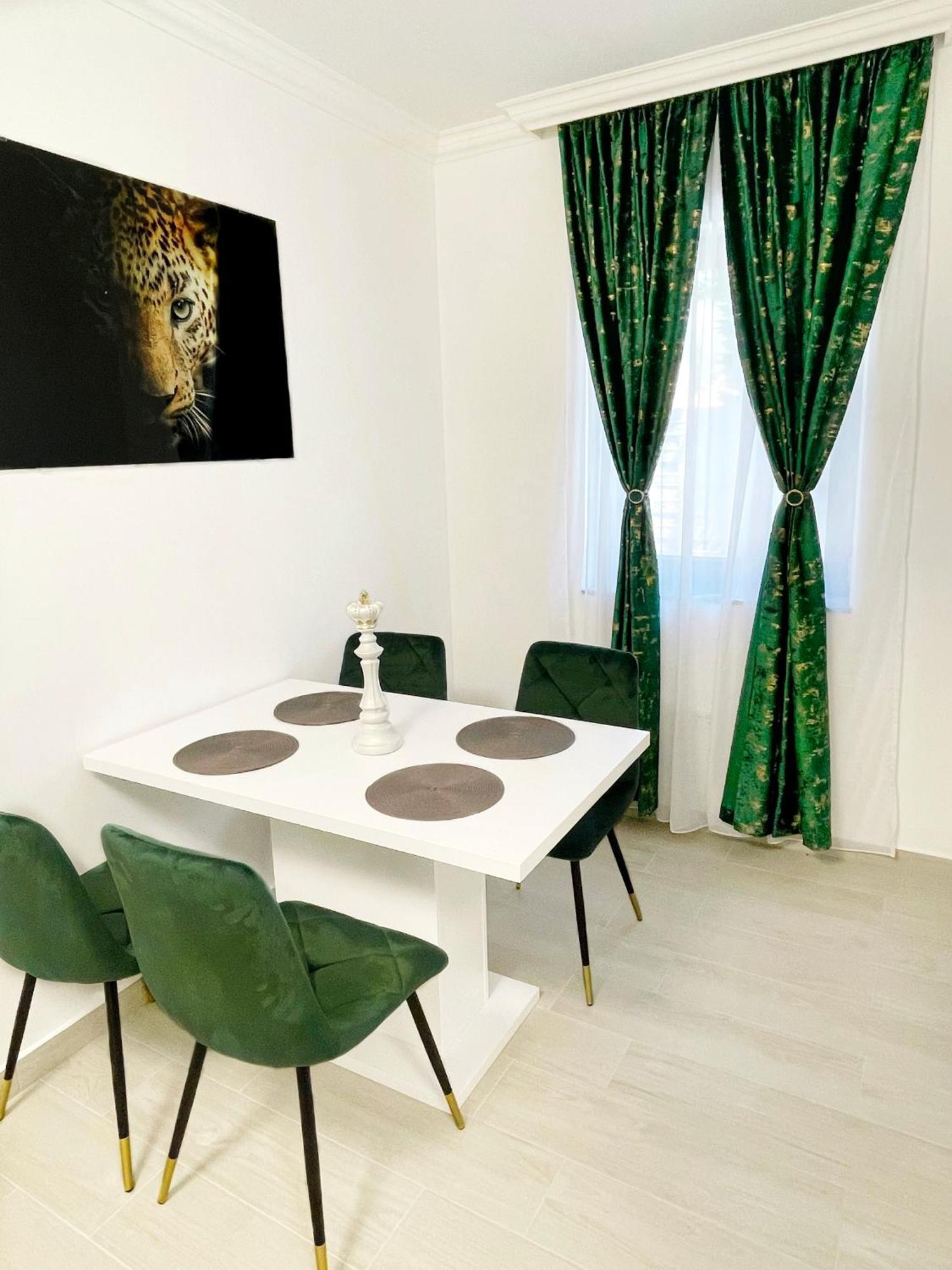 Rv Premium Apartments Arad Exterior photo